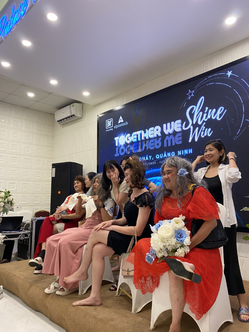 Đến cả giới tính (đặc biệt là của các anh trai) cũng thay đổi vô cùng linh hoạt